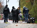 Xả súng kinh hoàng gần Paris, nghi phạm gài bẫy nổ trong nhà