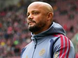 HLV Bayern Munich ngã gục trên sân tập, phải nhập viện khẩn cấp