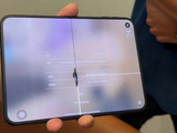 iPhone Duo bị nứt, sọc màn hình bất thường