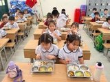 Đề xuất phụ huynh giám sát không được cản trở tổ chức bữa ăn bán trú