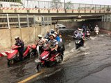 Máy bơm trục trặc, hầm chui ngập nặng