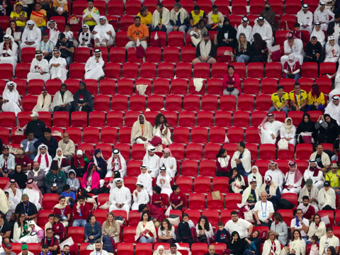 HLV thất thần, CĐV bỏ về sớm, Qatar vỡ mộng trong ngày ra mắt World Cup