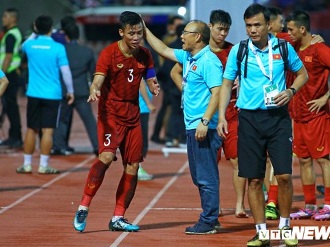BLV Quang Huy: "Bóng đá Việt Nam khó bứt xa khỏi Thái Lan"