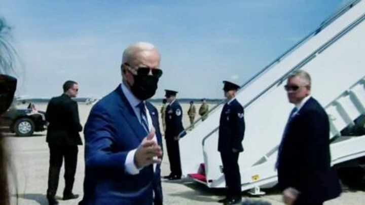 biden-says-yeah-when-asked-if-hes-ready-to-go-to-ukraine-during-tarmac-scrum-432x243-06591133