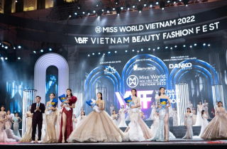 Người đẹp đầu tiên lọt vào chung kết