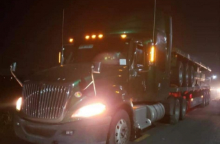 “Né” trạm thu phí, container cày nát đường làng