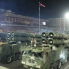 Ảnh: Triều Tiên duyệt binh với dàn tên lửa khổng lồ