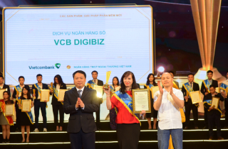 Dịch vụ ngân hàng số VCB DigiBiz của Vietcombank được trao giải Sao Khuê 2022