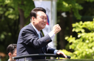 Tổng thống Hàn Quốc kêu gọi Triều Tiên từ bỏ vũ khí hạt nhân lấy lợi ích kinh tế