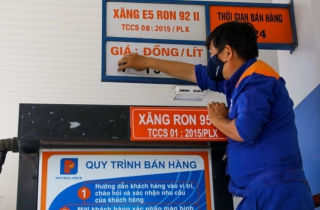 Giá xăng RON 95 lên cao nhất lịch sử