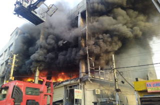 Trung tâm thương mại Ấn Độ cháy lớn khiến 27 người thiệt mạng