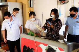 Hà Nội: Hàng trăm cơ sở vi phạm an toàn thực phẩm bị xử phạt hành chính