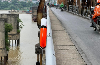 Phao cứu sinh trên cầu Chương Dương, Nhật Tân bị mất cắp không còn cái nào