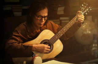 Tạo hình của NSƯT Trần Lực trong vai nhạc sĩ Trịnh Công Sơn