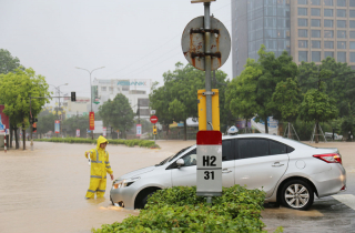 Vĩnh Phúc: Nhiều tuyến đường ngập nặng sau trận mưa lớn