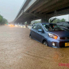 Đường phố Hà Nội ngập sâu, ùn tắc sau cơn mưa lớn chiều Chủ nhật