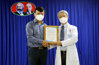 Petrovietnam trao tặng xe cứu thương cho Bệnh viện Nguyễn Tri Phương