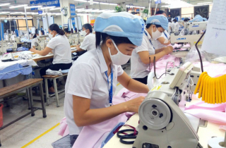 Công nhân chật vật trong 