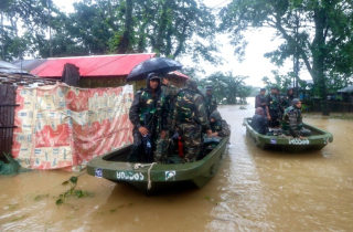 Mưa lũ lịch sử tại Bangladesh và Ấn Độ, hàng triệu người bị chia tách