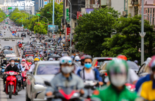 Giao thông ùn tắc tại một số điểm phân luồng ở Hà Nội ngày đầu tuần