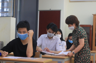 Hình ảnh ấn tượng khép lại kỳ thi lớp 10 Hà Nội với tỷ lệ chọi cao kỷ lục