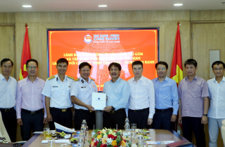 Petrovietnam và PV GAS ủng hộ cán bộ chiến sỹ hải quân 600 triệu đồng