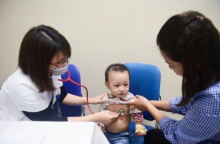 Hà Nội: Bệnh cúm A bùng phát trái mùa, số trẻ nhập viện tăng mạnh khiến bác sĩ cũng bất ngờ
