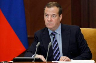 Ông Medvedev: Gây hấn với cường quốc hạt nhân là điều điên rồ