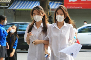 Thí sinh bước vào môn thi đầu tiên kỳ thi tốt nghiệp THPT 2022