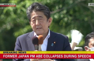 Cựu Thủ tướng Nhật Bản Shinzo Abe gục ngã trong lúc phát biểu, nghi bị bắn