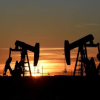 Giá dầu thế giới giảm mạnh, lần đầu tiên trong 3 tháng lùi về 95 USD/thùng