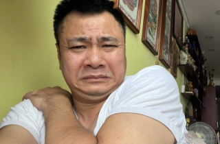 Sao Việt 14/7: Tự Long mếu máo kêu đau sau khi tiêm mũi 4 vaccine COVID-19