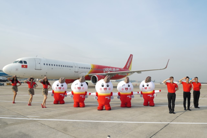 i tiếp viên Vietjet và Amy