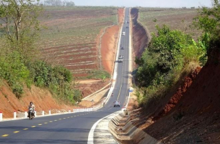 Thúc tiến độ dự án đường Hồ Chí Minh để nối thông từ Pắc Bó đến Cà Mau vào 2025