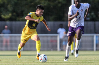 HLV Pau FC muốn mua thêm cầu thủ, Quang Hải càng khó khăn