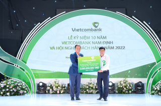 Vietcombank trao 5 tỷ đồng hỗ trợ kinh phí xây dựng Trường THCS xã Nam Thanh