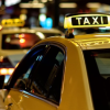 Vì sao giá xăng dầu liên tiếp giảm sâu, cước taxi vẫn 'bình chân như vại'?