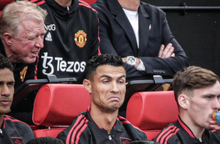 Man Utd thua trận, Ronaldo nhăn mặt, bĩu môi