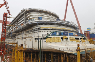 Trung Quốc tiếp tục chế tạo tàu du lịch 