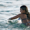 Vẻ đẹp vạn người mê của mỹ nữ lướt ván hấp dẫn nhất Australia