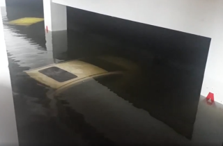 Hầm chung cư ngập nước gây hỏng xe, ai chịu trách nhiệm bồi thường?