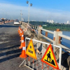 Xe container rơi xuống sông Hồng: Không lan can cầu nào chịu được cú đâm quá mạnh