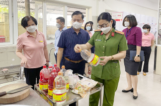 Siết chặt chất lượng bữa ăn học đường