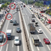 Hà Nội: CSGT dùng xe đặc chủng để ghi hình tài xế đi vào làn khẩn cấp Vành đai 3