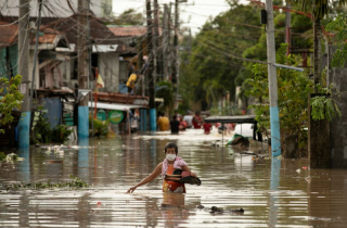 Giải cứu nạn nhân bão Noru, 5 nhân viên cứu hộ Philippines thiệt mạng