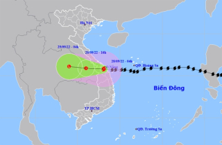 Bão số 4 đổ bộ Thừa Thiên Huế - Quảng Ngãi, gió giật cấp 13