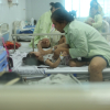 Nhiều bệnh viện ở Hà Nội quá tải bệnh nhi, một bác sĩ chăm 20 trẻ