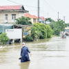 Hơn 300 nhà dân ở Quảng Bình ngập trong nước lũ, nhiều tuyến đường bị chia cắt