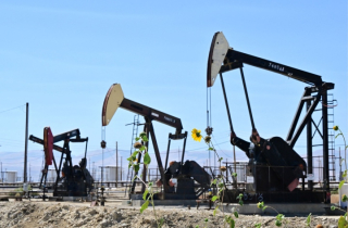 Bloomberg: Mỹ tăng mức giá áp trần đối với dầu Nga
