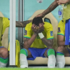 Neymar sưng tấy mắt cá chân, ôm mặt khóc